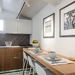 아파트 Dimora Zahira Your Italian Escape In Steps From The Sea 마리나디라구사