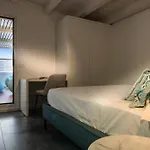 아파트 Dimora Zahira Your Italian Escape In Steps From The Sea