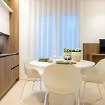 아파트 Dimora Zahira Your Italian Escape In Steps From The Sea 마리나디라구사
