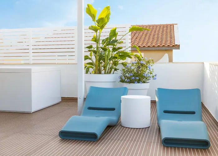 Lägenhet Dimora Zahira Your Italian Escape In Steps From The Sea Marina di Ragusa